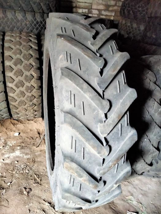 Продам шины 9.00 - 16 на ПТС.