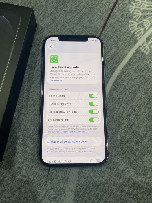 iPhone 12 Pro 128GB много запазен с кутия и зарядно.