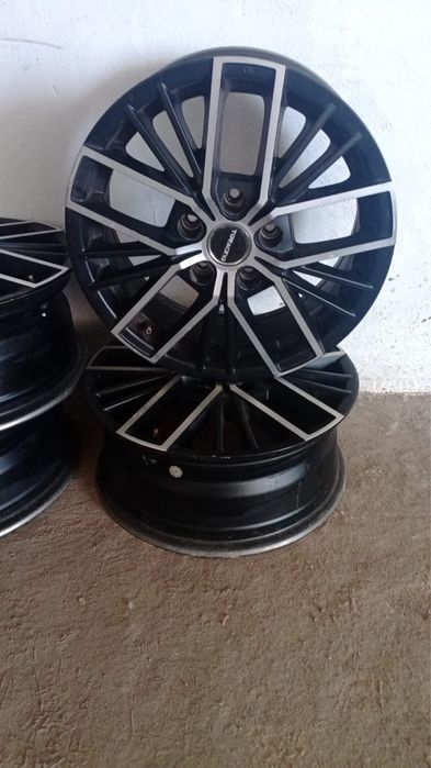 Продам литые диски TGRacing R16
