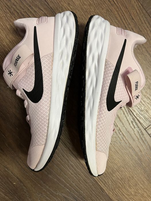 Маратонки Nike.