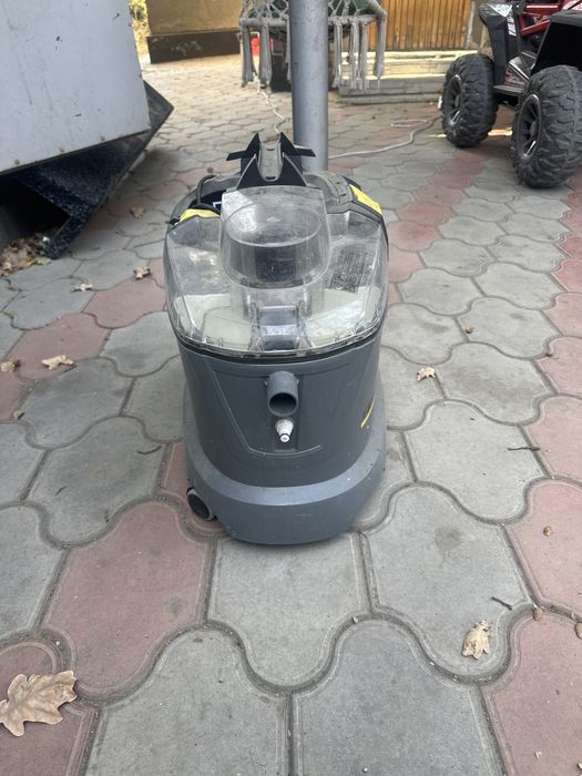 Продам Пылесос Karcher Puzzi 8/1с
