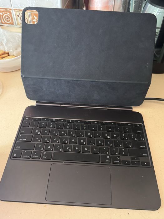 Magic key board & Apple pencil