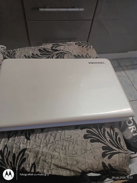 Vând laptop Toshiba i3