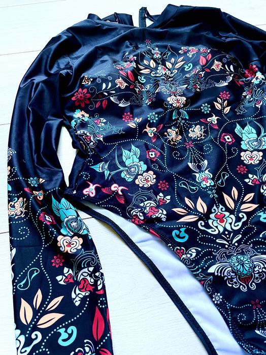 Бански с дълъг ръкав и парео-Намален