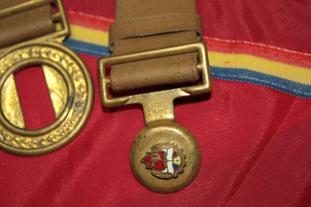 Pionier set  CRAVATA inel  ecuson trese insigna