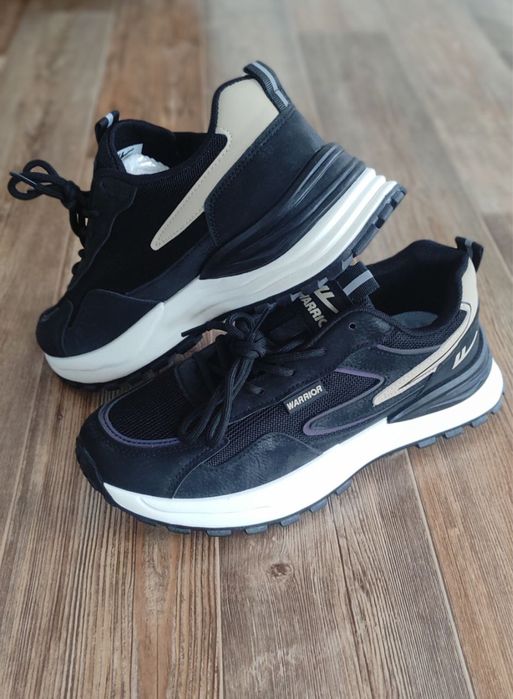 Продам новые кроссовки