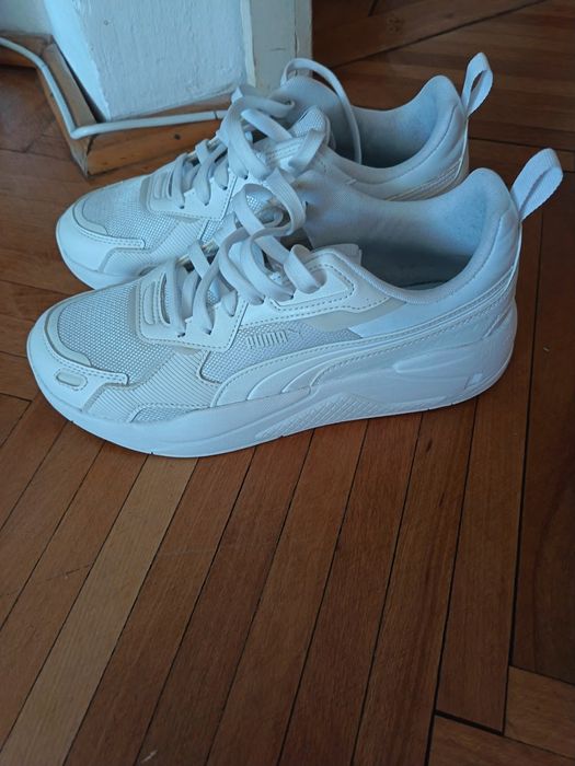 Vând adidași puma