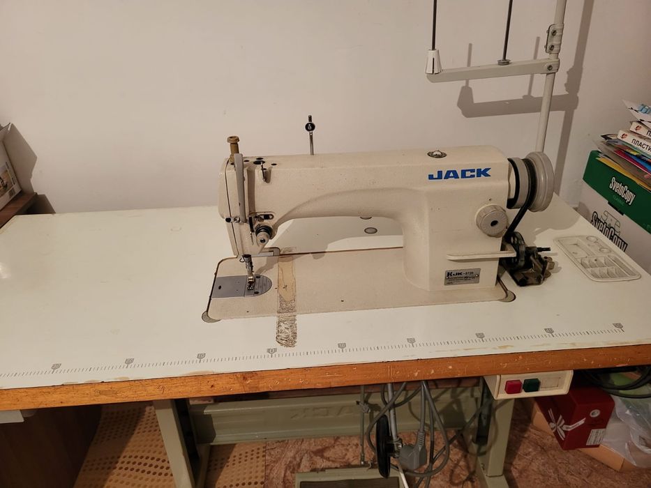 Продаётся швейная машинка