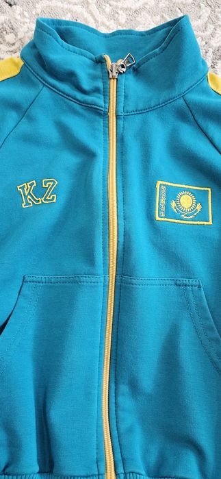 Спортивнй костюм на мальчика