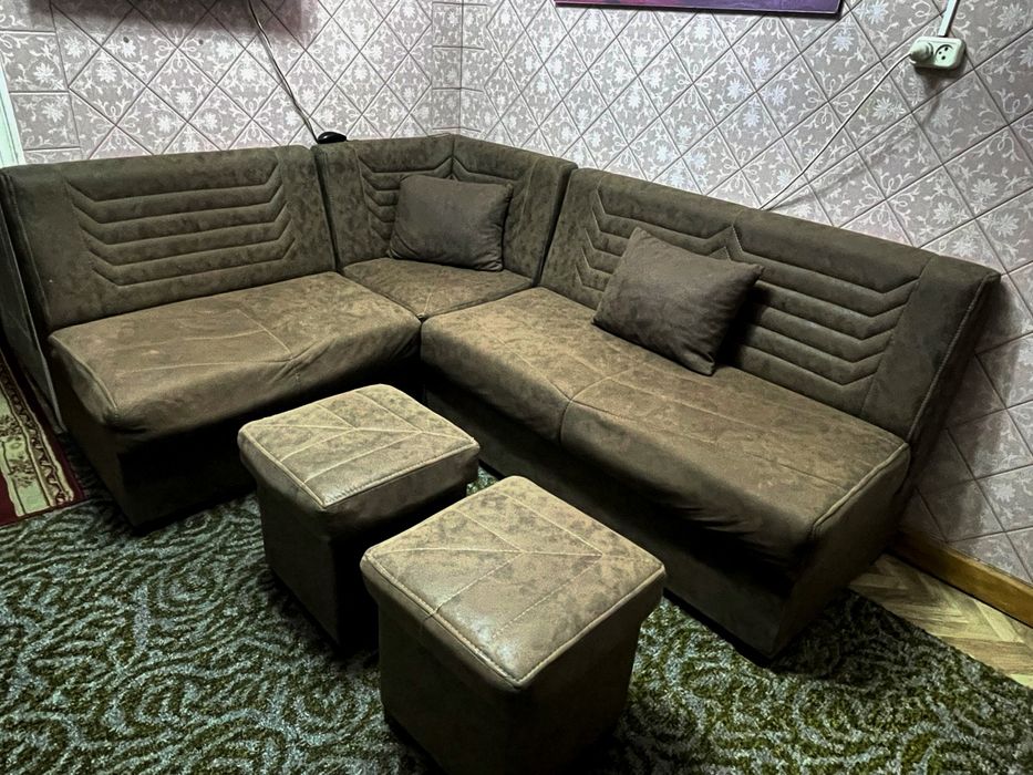 Мебельный уголок для кухни и гостиной.