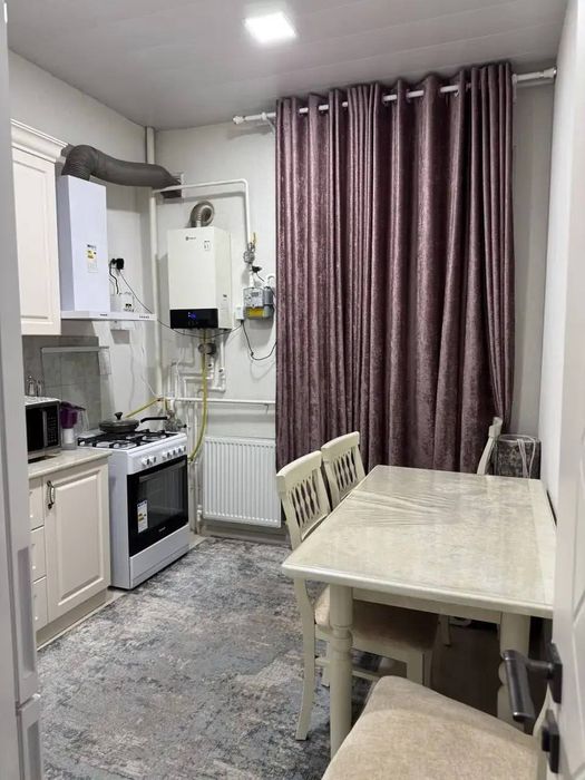 Olmazor tumani Chorsu bozori tomonda 1 xonali kvartira