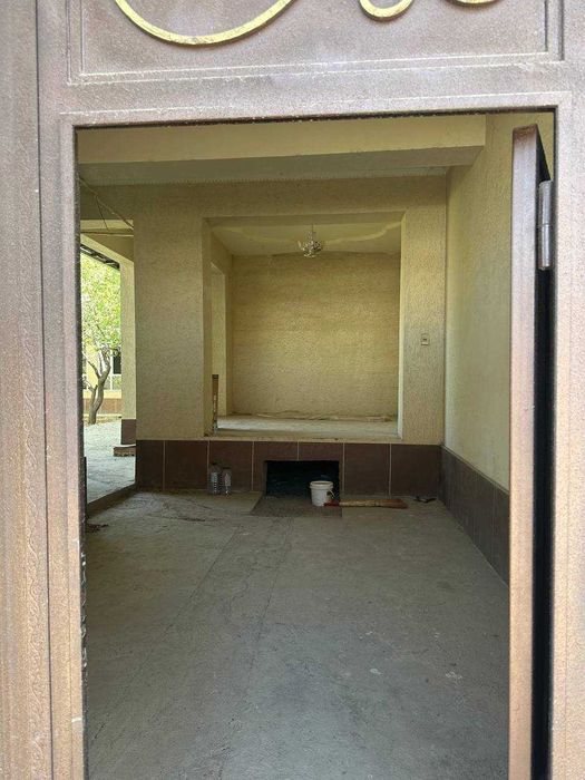 СРОЧНО !! Продается участок в Яшнабаде 6 соток 6 комнат