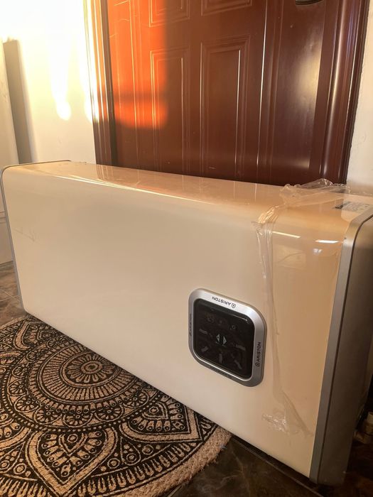 Vand boiler Ariston 80l cu aspect de centrala termica