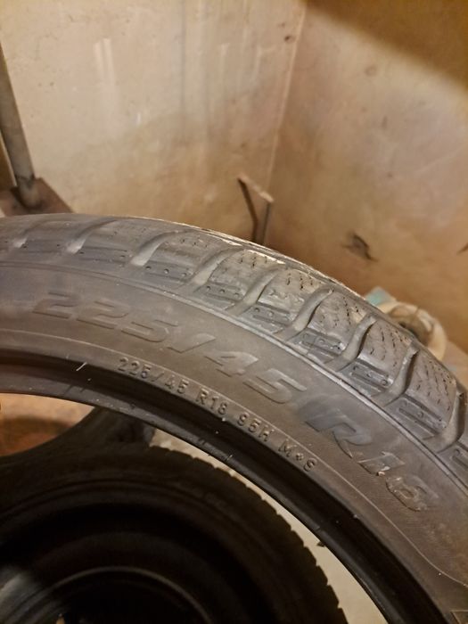 225/45/18 dot22 Pireli