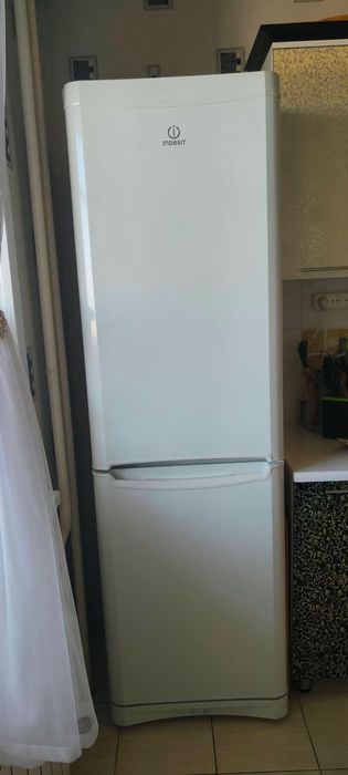 Холодильник б/у indesit