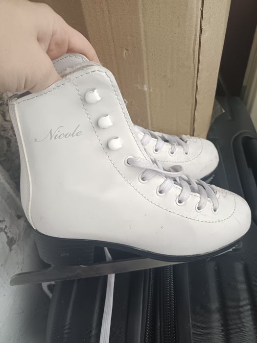 Продам коньки для девочки