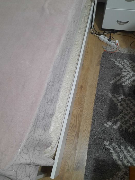 Vand pat de 1 persoana