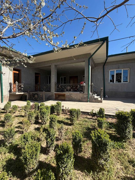 Гулистон Обод махаллада 8 сотик 6 хона Зор ховли сотилади.