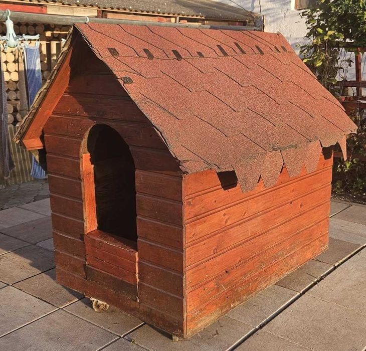 Cusca din lemn pentru caini