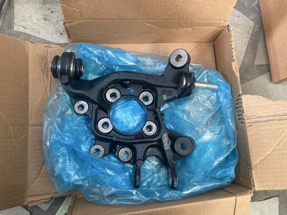 Цапфа задняя правая Лексус RX Тойота Хайлендер / Lexus RX Toyota Highl