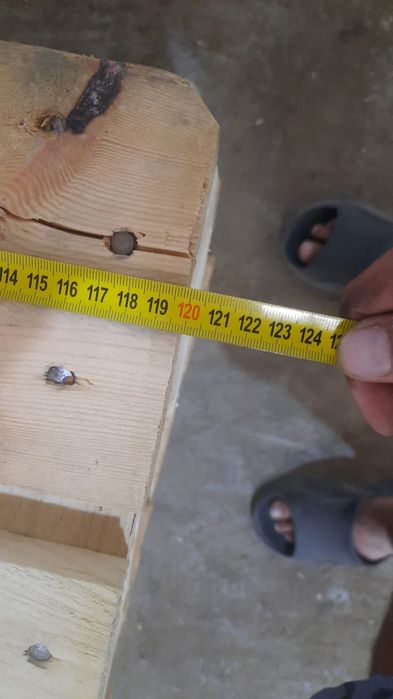 Vând paleți non euro