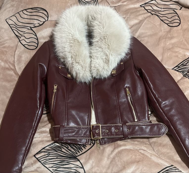 Продавам яке размер s