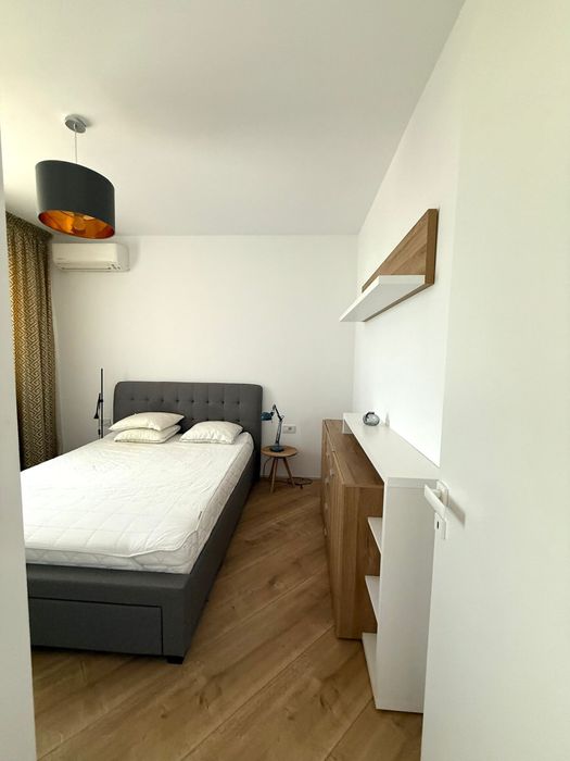 Ofer spre închiriere apartament cu 2 camere + loc de parcare subteran