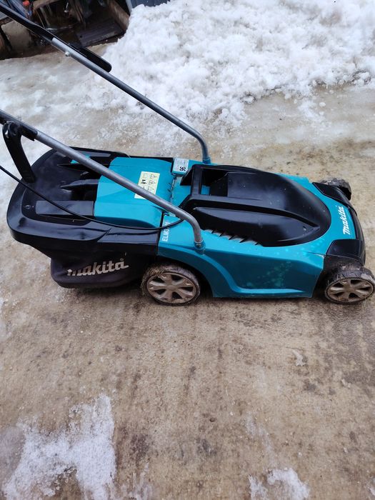 Mașina de tuns gazon electrică Makita