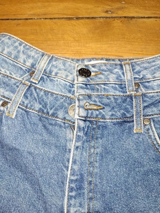 Sandro прави дънки с два реда закопчаване, размер 38