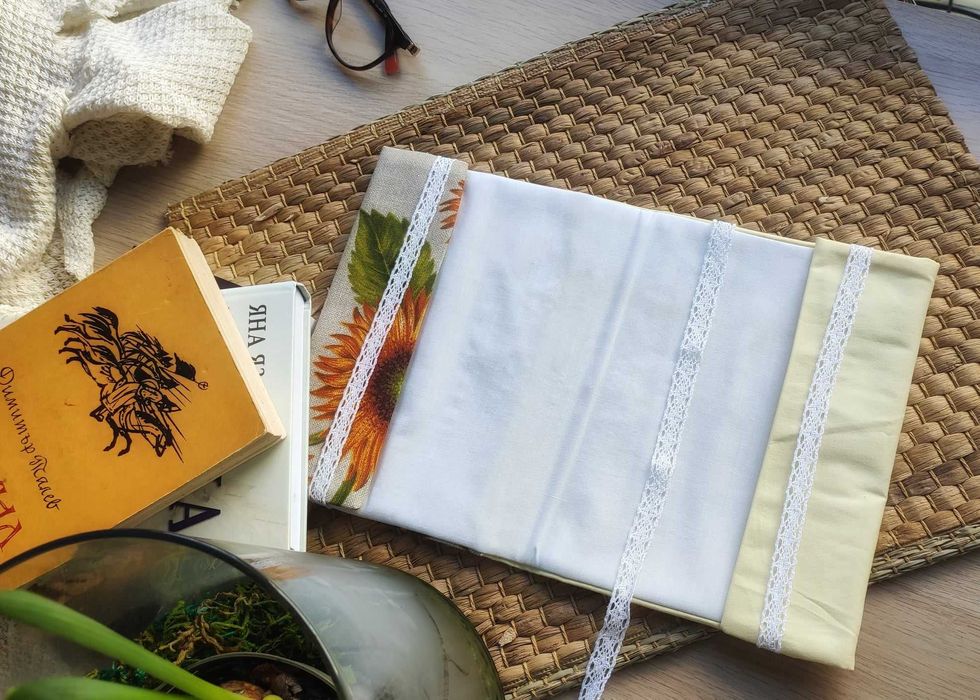 Ръчно шит калъф за книга