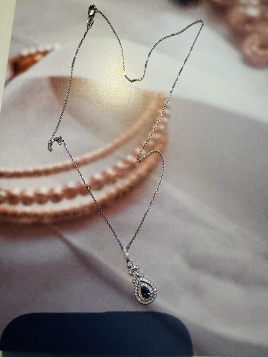 Vand lantisor din aur cu diamante si safir