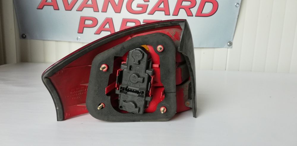 Ляв и десен стоп Audi A6 C5 (1997-2004)