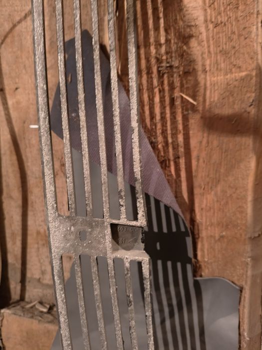 Решетка капота БМВ