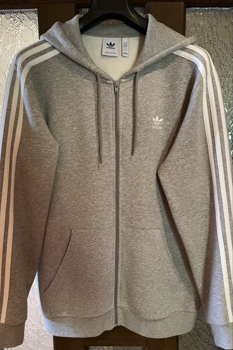 Vand trening Adidas originals negru si gri nou cu eticheta !!!