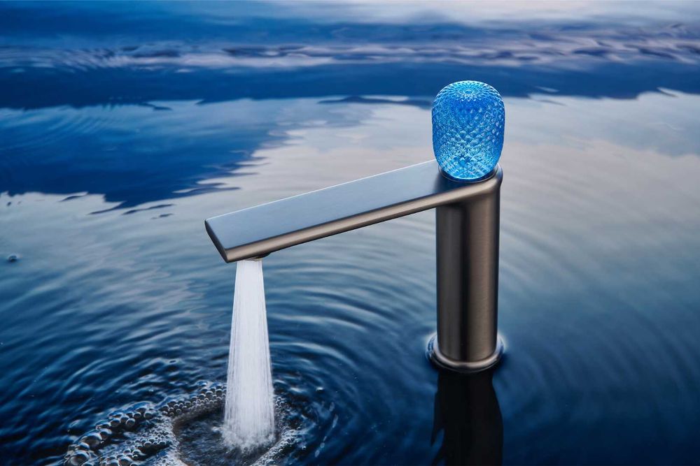 Луксозен смесител за мивка със светеща кристална глава W153