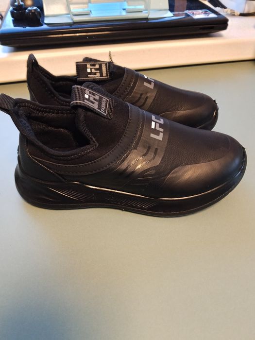 Продам детскую обувь 32 размер