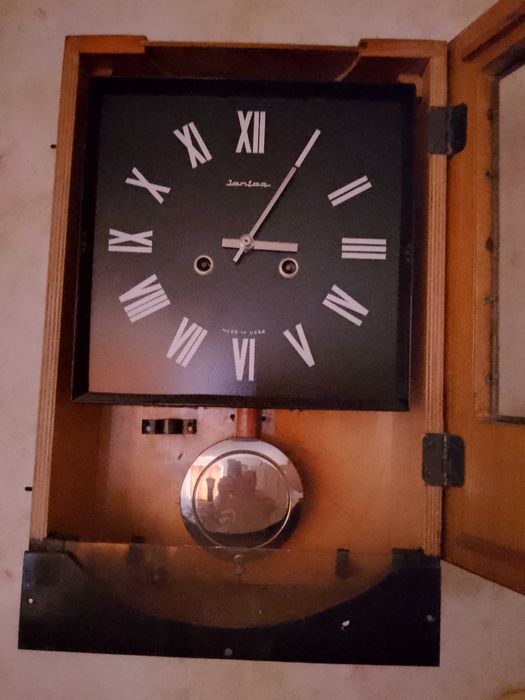 Руски механичен стенен часовник Янтар