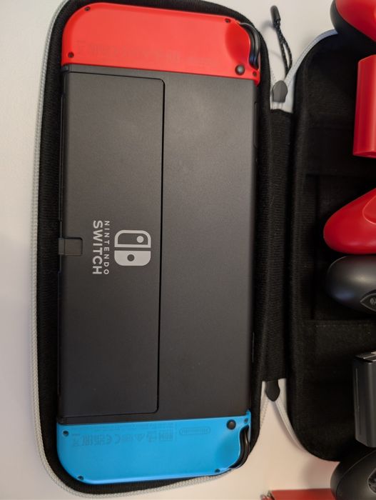 Vând Nintendo switch Oled