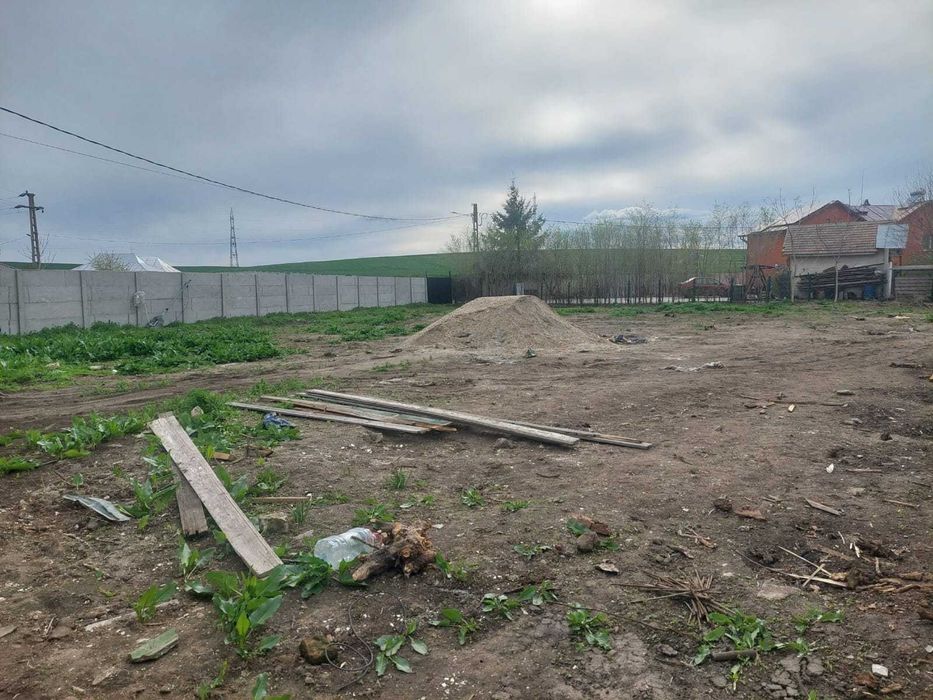 Se vinde loc de casa in comuna Peretu