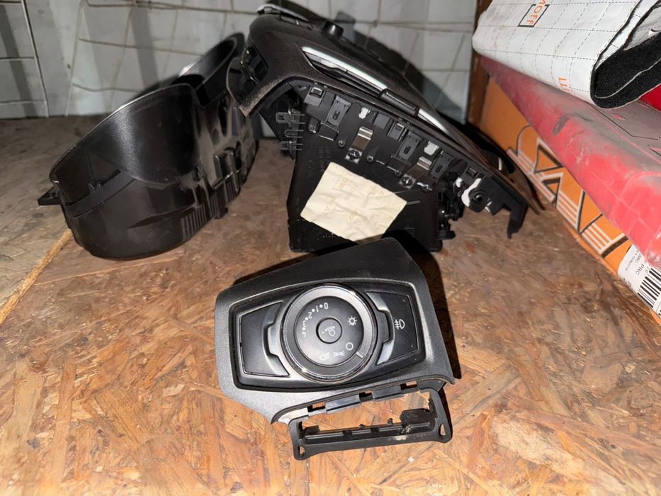 Салон щиток фокус 3