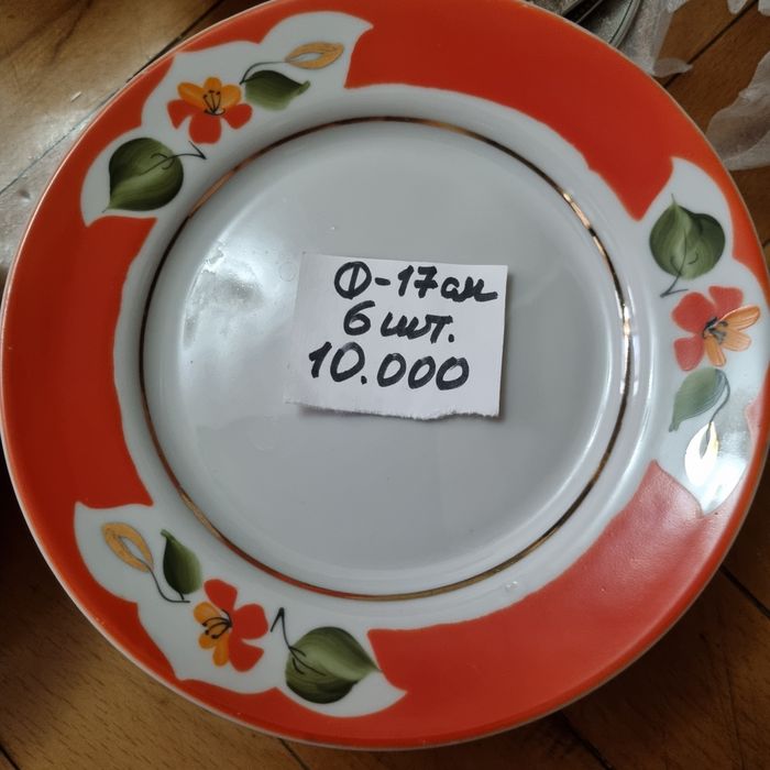 В 3 мик.Продаются тарелки,пиалки