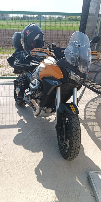 Moto Guzzi Stelvio-Giallo Savana 2024
