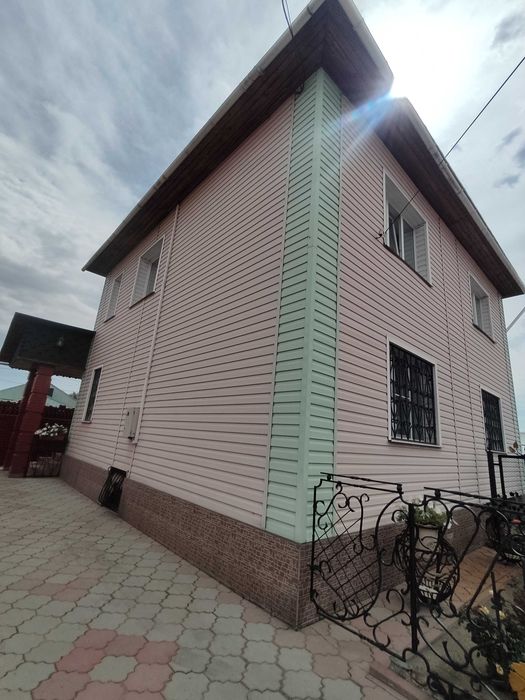 Продается 5ти комнатный дом ул. Арктическая 15 - Pogled 2