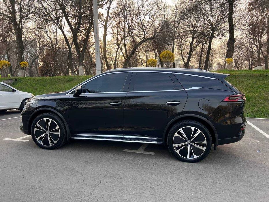 BYD TANG EV  full 4 WD, 4.4 сек, 2 dual мотор, black, пробег 31500