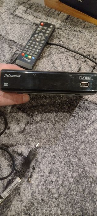 Два броя цифрови dvb-t2 декодери(неработещи)