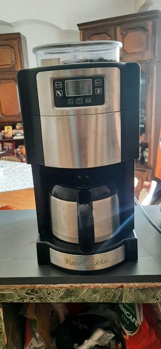 Vând Cafetieră cu Râșniță Russell Hobbs