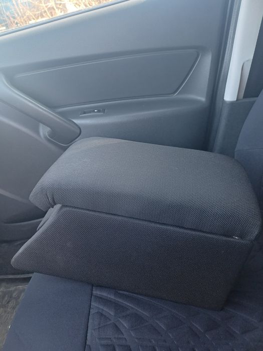 Подлокотник на ауди 100 с 4