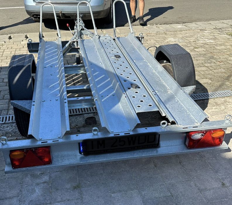 Inchiriez platforma / remorca moto marca Repo