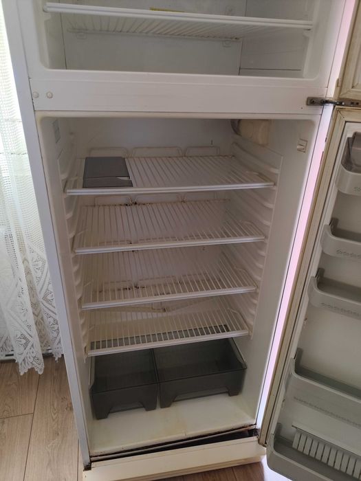 Хладилник голям с камера