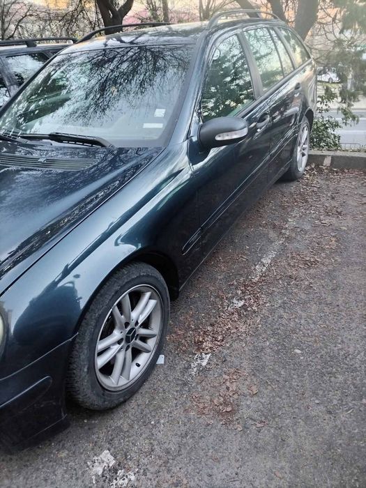 Продавам Mercedes C 270